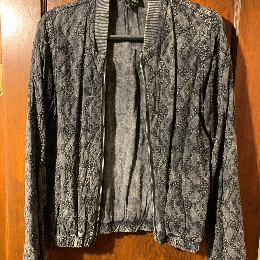 Women’s Leightweight Faded Black Jacket. Size L
